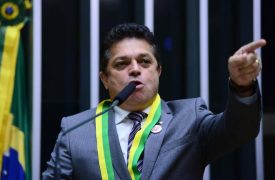 Deputado moralista que tem pedido de prisão é o resumo do impeachment de Dilma