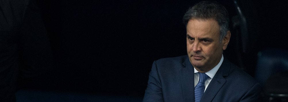 Carone: Em 10 anos de governo, Aécio entregou aos ingleses todas as riquezas minerais de Minas; agora, ele e familiares já têm asilo garantido lá