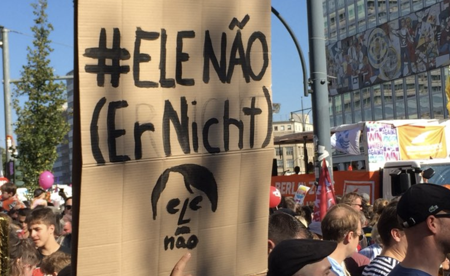 Milhares vÃ£o Ã s ruas de Berlim contra a ascensÃ£o da extrema-direita â€” e Bolsonaro Ã© lembrado como um perigo