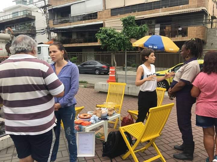 Movimento#ViraVoto: Artistas nas ruas para conversar com indecisos para votar em Haddad