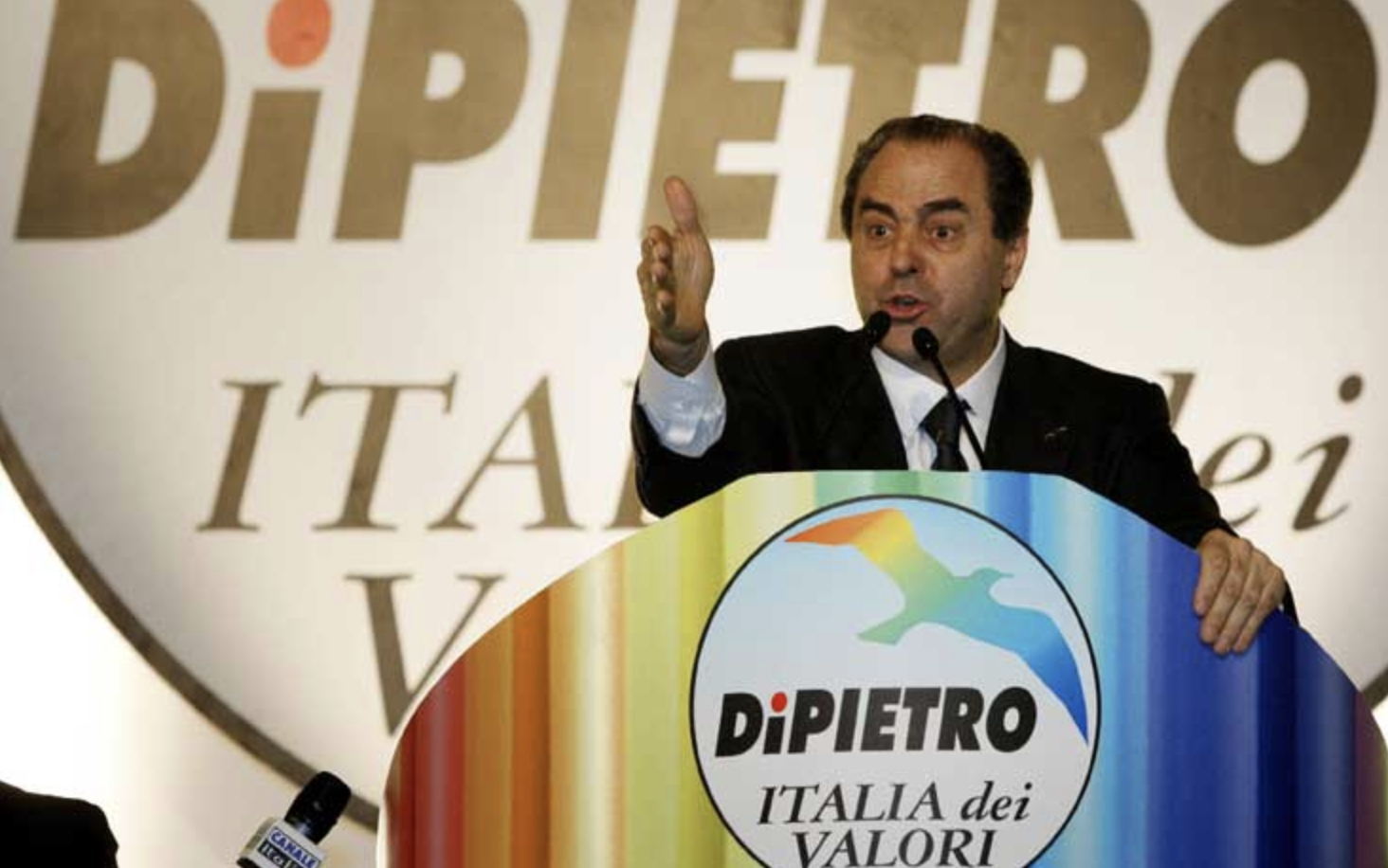 Moro repete promotor da Mãos Limpas, que na Itália fundou seu próprio partido
