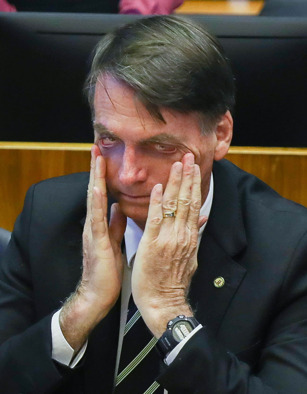 Cinismo desmascarado: Bolsonaro, que hoje oferece ‘asilo’ a médicos cubanos, já tentou impedir que familiares deles trabalhassem no Brasil; veja proposta