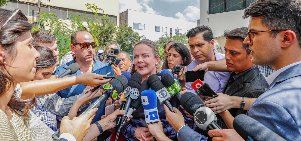 Bolsonaristas usam nome de repórter da Reuters em notícia mentirosa contra Gleisi: ”A matéria não foi produzida nem divulgada pela Reuters”, informa a agência