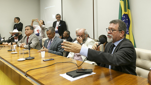 Vitória dupla: Oposição e entidades da sociedade civil derrotam MP da privatização da água e consórcio Temer/Bolsonaro