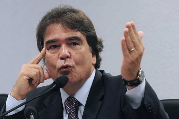 Ex-ministro TemporÃ£o: Diante das falas hostis do presidente eleito, Ã© compreensÃ­vel a saÃ­da de Cuba do Mais MÃ©dicos