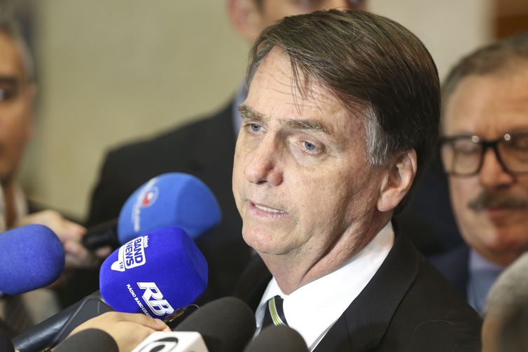 Conselhos de Enfermagem rechaÃ§am fala grosseira e ignorÃ¢ncia de Bolsonaro: Exigimos respeito!