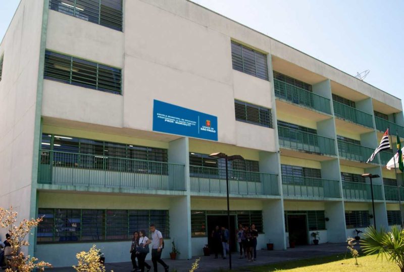 Juliana Cardoso: Escola municipal de saúde pública corre  o risco de fechar as portas