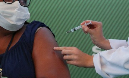 Juliana Cardoso: Trabalhadores de serviços presenciais precisam ser priorizados na vacinação