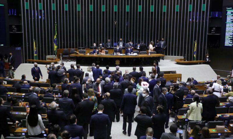 Maria Inês Nassif: Para tirar a esquerda do poder, elite brasileira terceirizou serviço sujo e destruiu quadro partidário