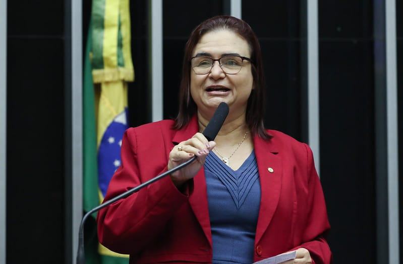 Deputada Rosa Neide: Em defesa da vida e dos direitos das mulheres do Brasil e do  mundo