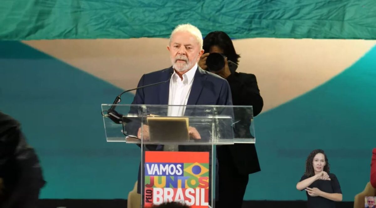 Lula defende soberania nacional e critica desmonte da Petrobras e da Eletrobras; discurso