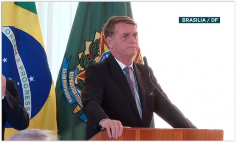 PT aciona TSE para retirar do ar vídeo de Bolsonaro com embaixadores